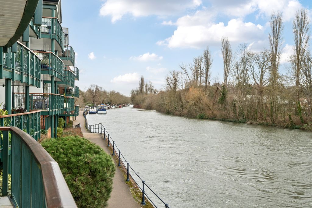 Additional image 4 of 2 bed flat for saleRay Mead Road, Maidenhead SL6
