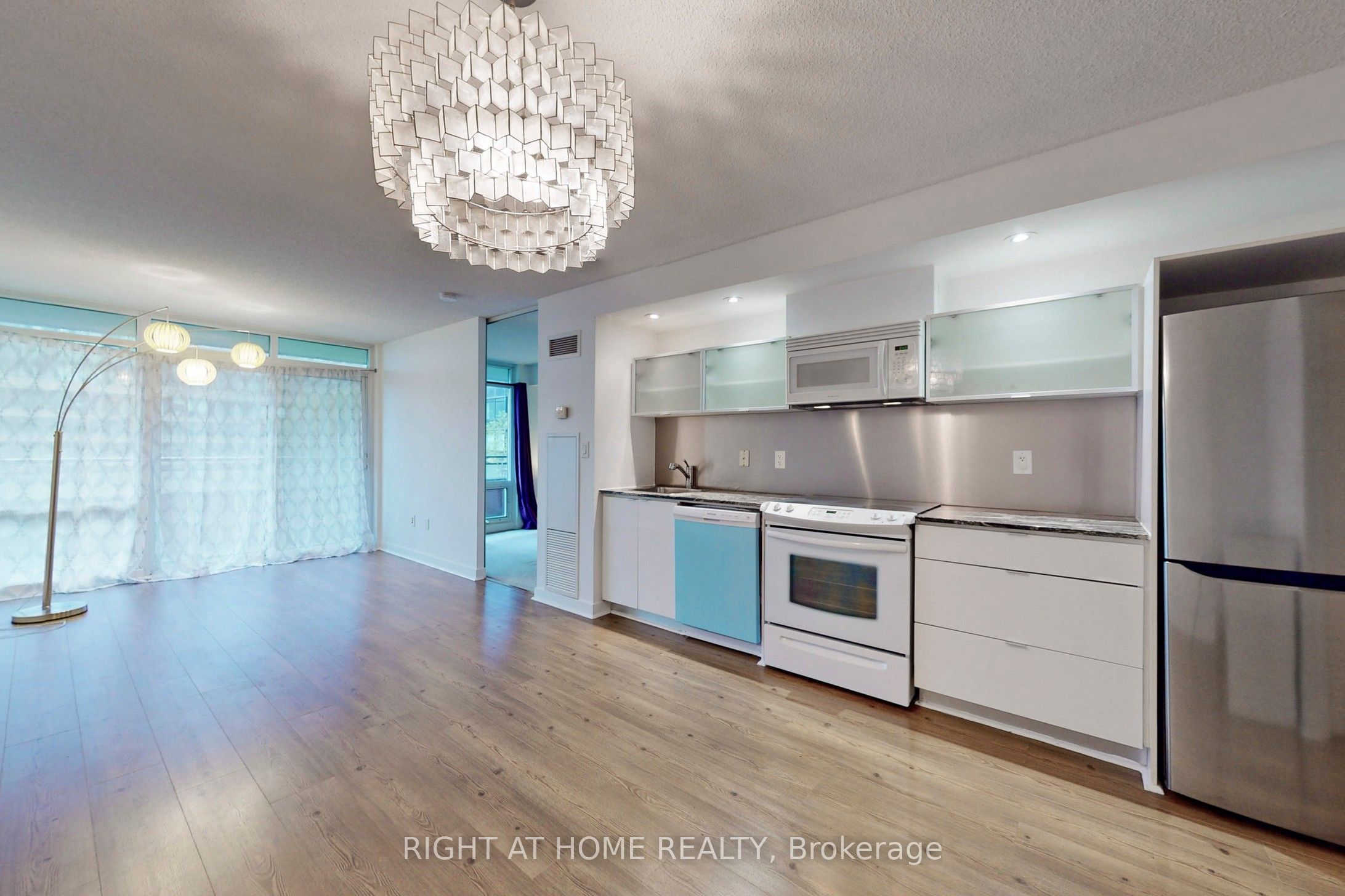 523-4K Spadina Avenue, Toronto, ON, M5V 3Y9