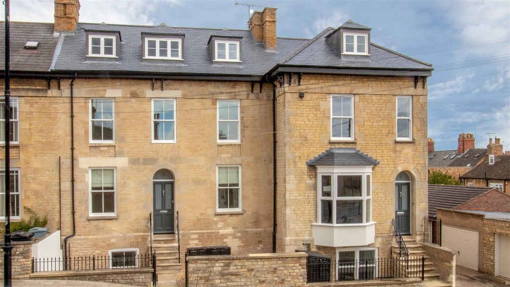 2 bed flat for saleThe Penthouse, Brownlow Terrace, Stamford PE9