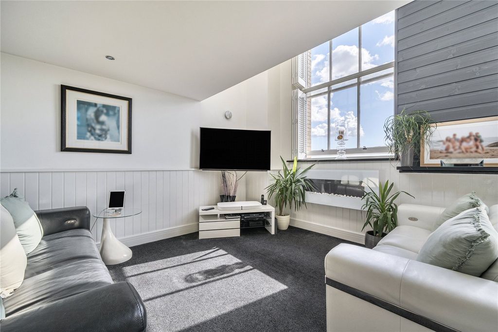 4 bed flat for saleSutton High Apartments, 20 Regent Street, Plymouth PL4 photo 5