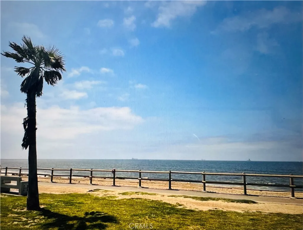 711 Pacific Coast Unit 330, Huntington Beach, CA 92648