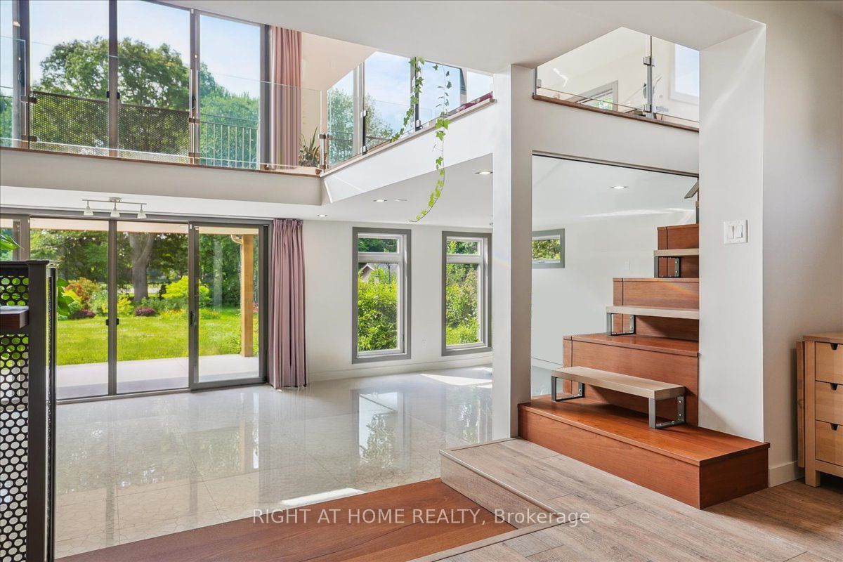 Additional image 3 of 704 Cedar Avenue, Burlington, ON, L7T 2R7