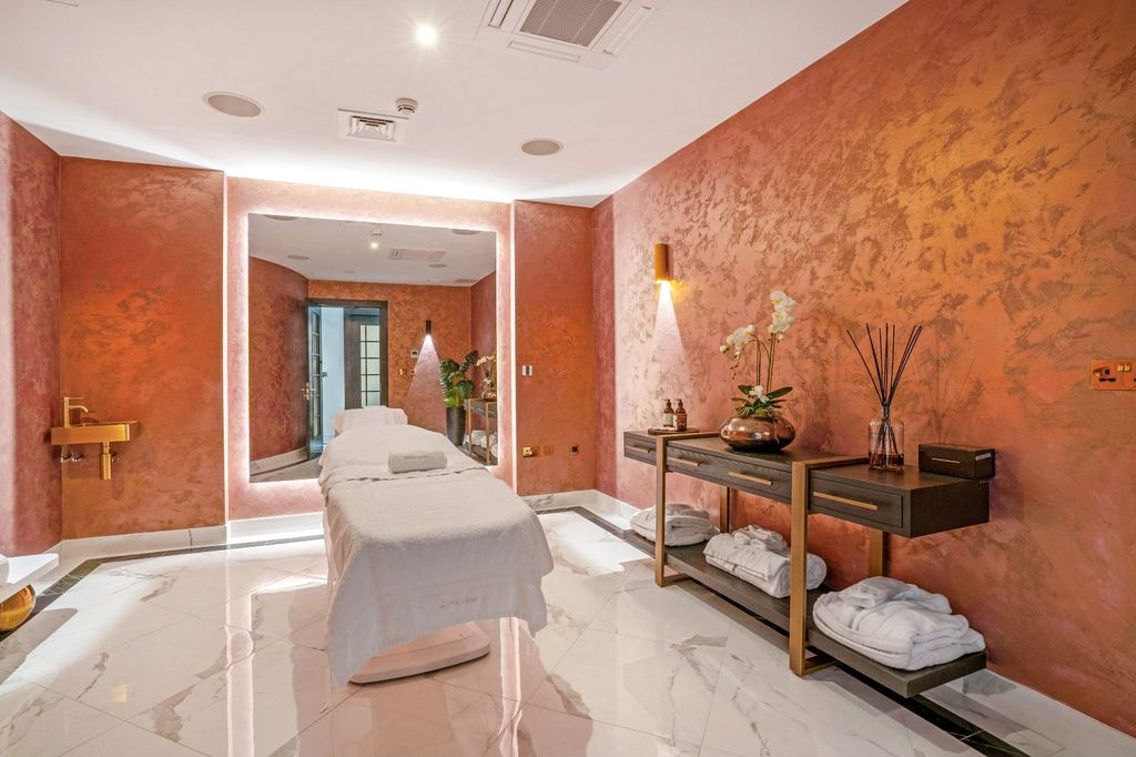 Additional image 20 of 2 bed flat for saleCharters Garden House, Charters Road, Sunningdale, Berkshire SL5