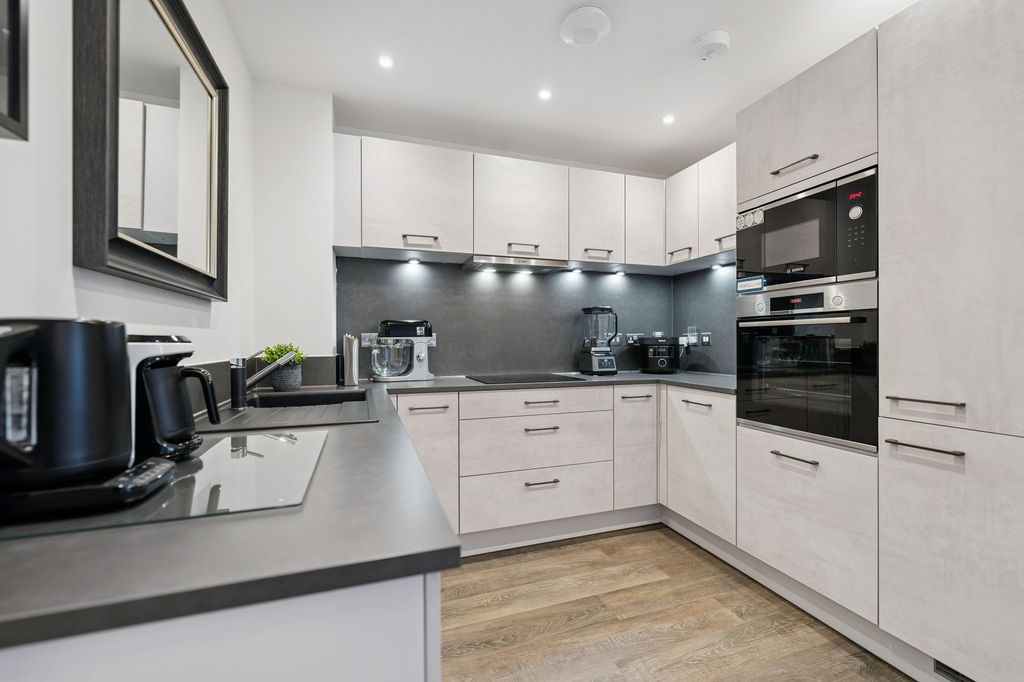 Additional image 9 of 2 bed flat for sale122 Festival Court, Prince's Quay, Glasgow G51