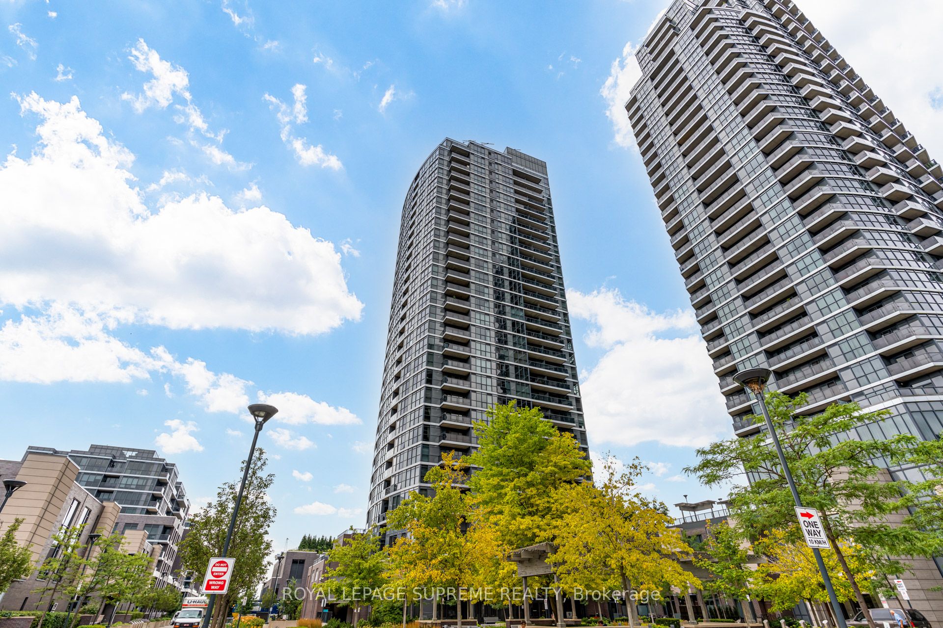 302-9 Valhalla Inn Road, Toronto, ON, M9B 0B2