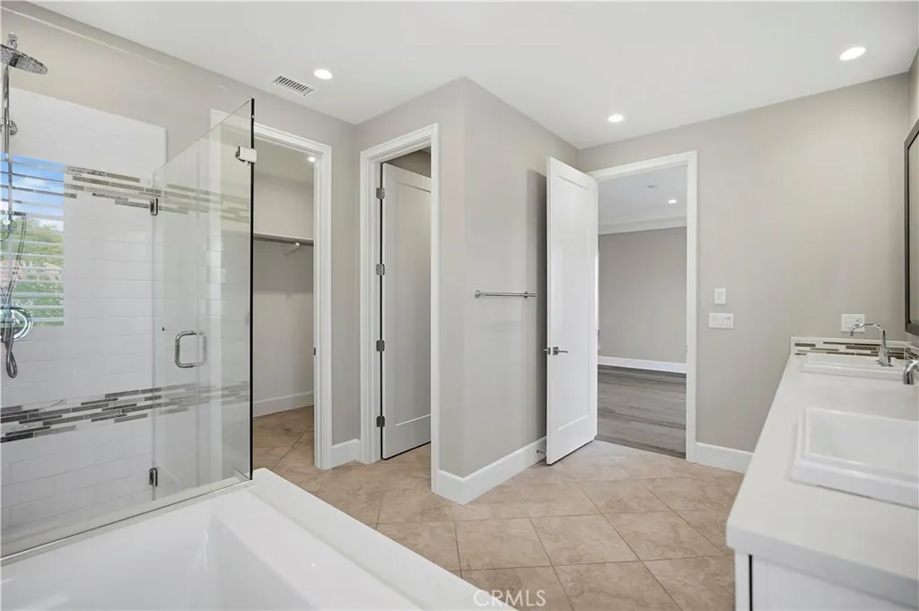 Additional image 85 of 100 Viano, Irvine, CA 92602