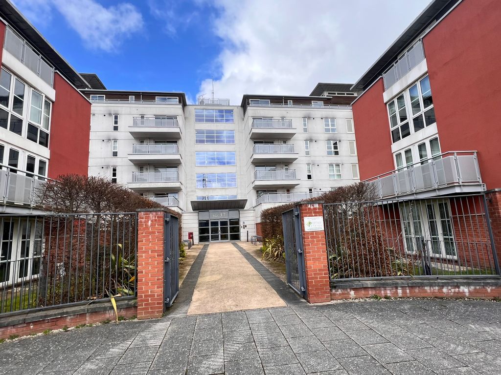 3 bed flat for saleWatkin Road, Leicester LE2 photo 4