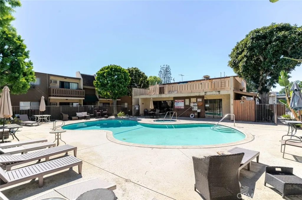 Additional image 43 of 17900 Sherman Way Unit 320, Reseda, CA 91335