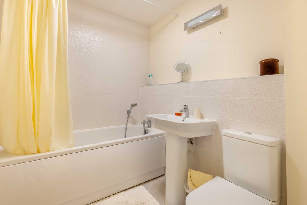 Additional image 7 of 2 bed flat for saleHereford Road, Monmouth, Monmouthshire NP25