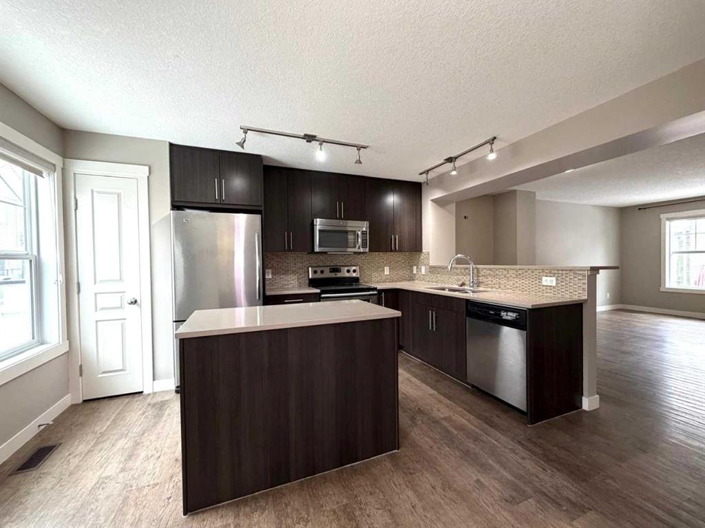 Additional image 5 of 947 Mckenzie Towne Manor SE, Calgary, AB, T2Z 1E1