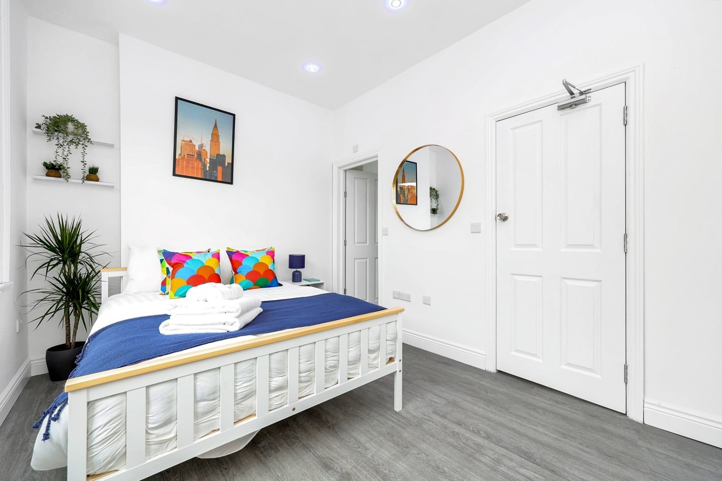 2 Bed Flat, Rivington Street, EC2A, N1 7GU