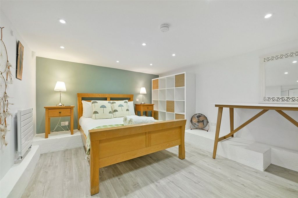 Additional image 11 of 2 bed flat for saleStation Road, Henley-On-Thames, Oxfordshire RG9