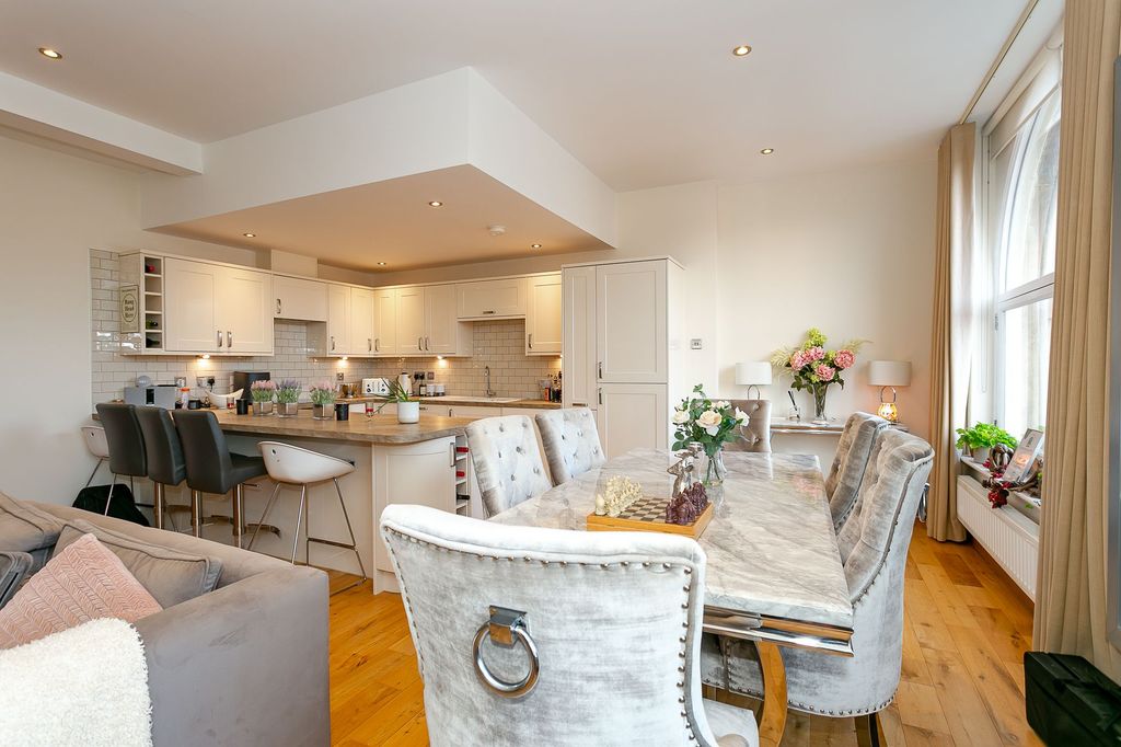 2 bed flat for saleCrescent Road, Harrogate HG1 photo 5