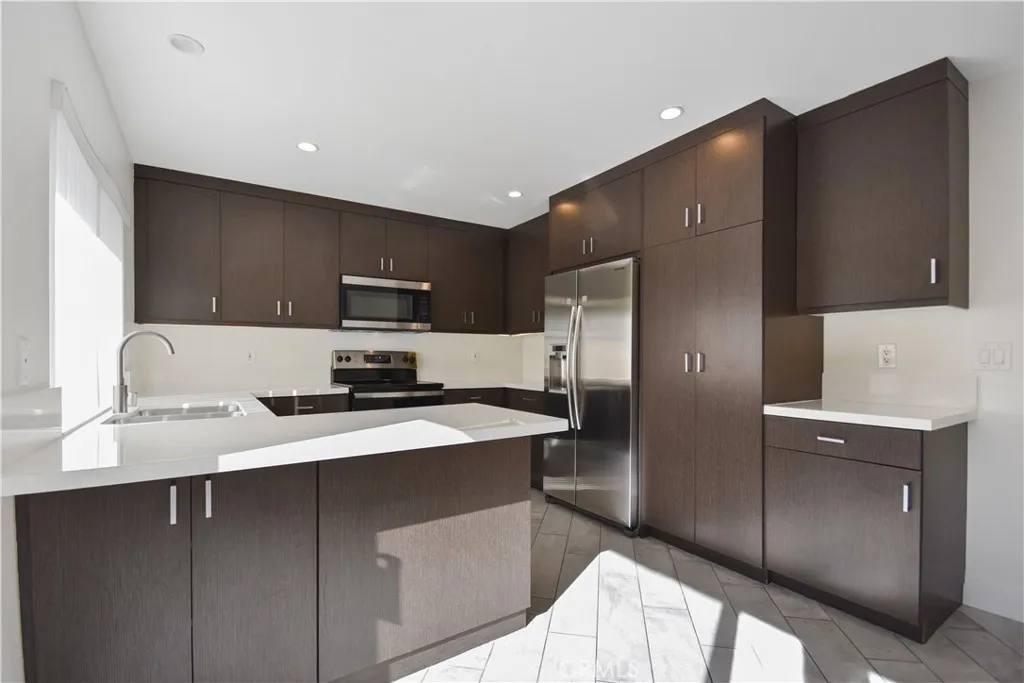 Additional image 3 of 11 Dragonfly, Irvine, CA 92604