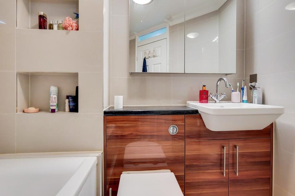 Additional image 11 of 1 Bed Flat, East Smithfield, E1W, N1 7GU