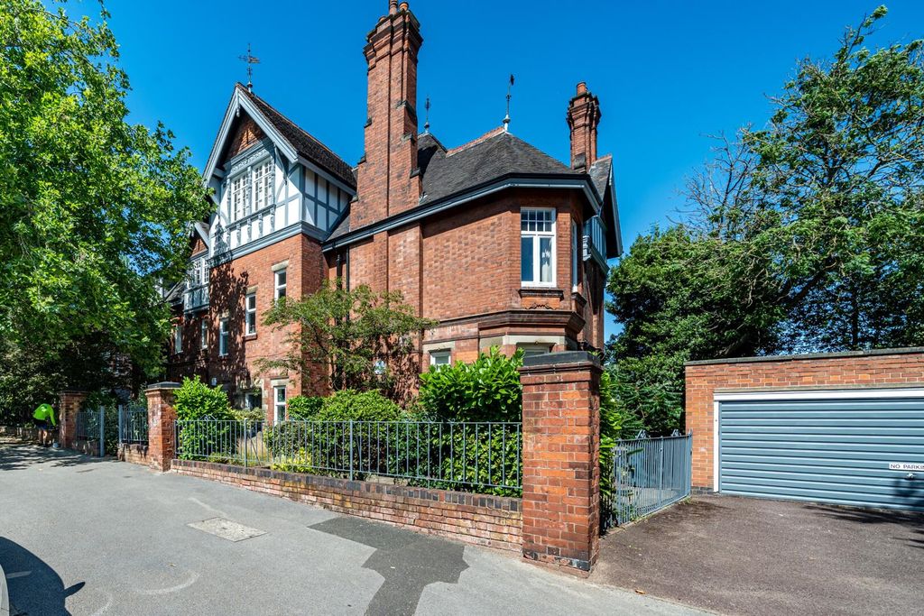 2 bed flat for saleClumber Road East, The Park, Nottingham NG7