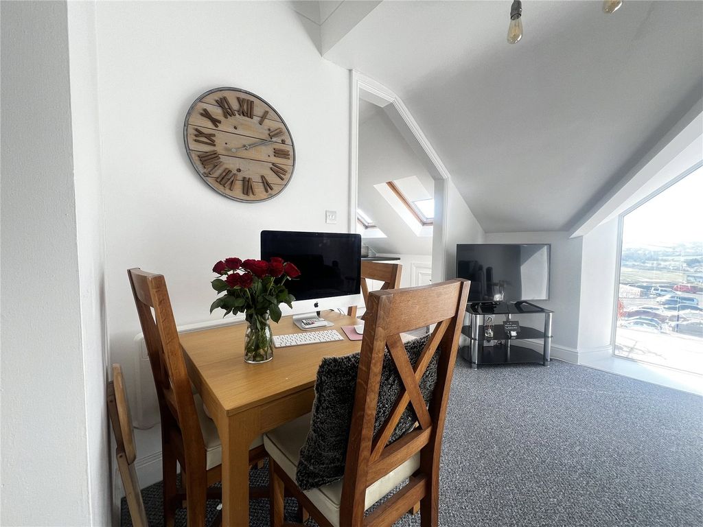Additional image 7 of 2 bed flat for saleFlat 9 Islay Court 21-22, Victoria Street, Tenby, Pembrokeshire SA70
