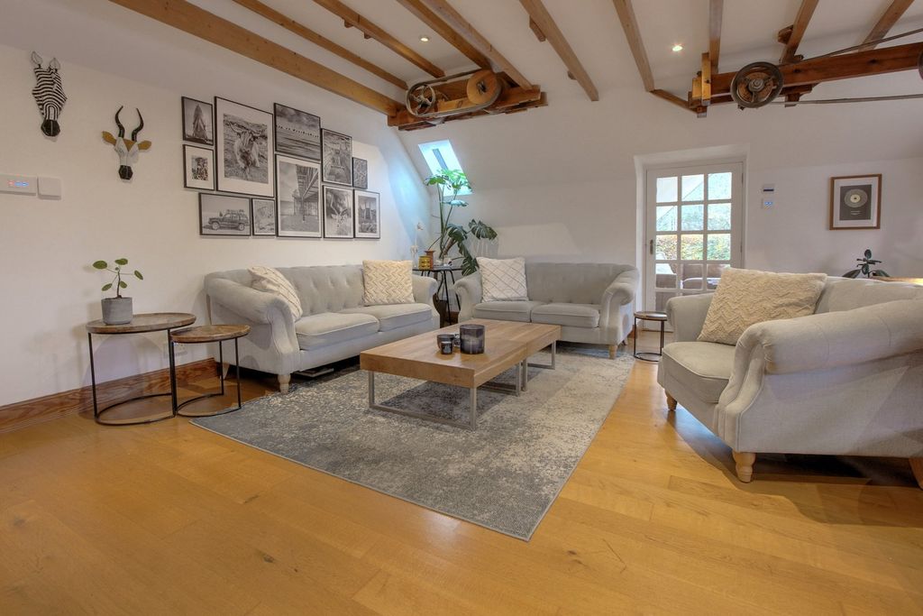 5 bed light industrial for saleLonghill, Elgin IV30 photo 3