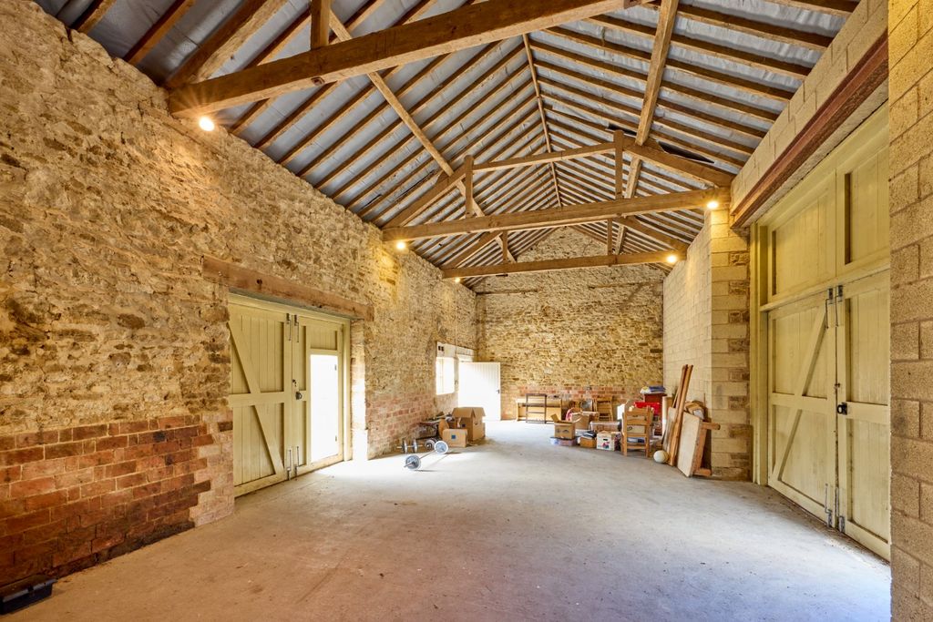 Additional image 25 of 6 bed detached house for salePlumpton, Nr Towcester, South Northamptonshire NN12