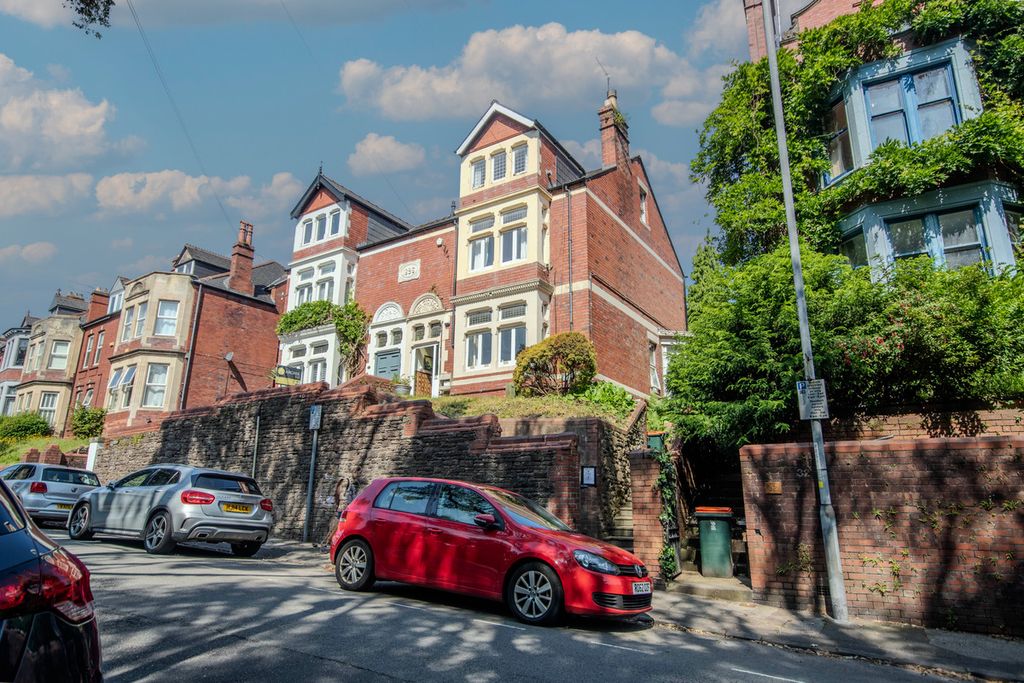 2 bed flat for saleFields Road, Newport NP20