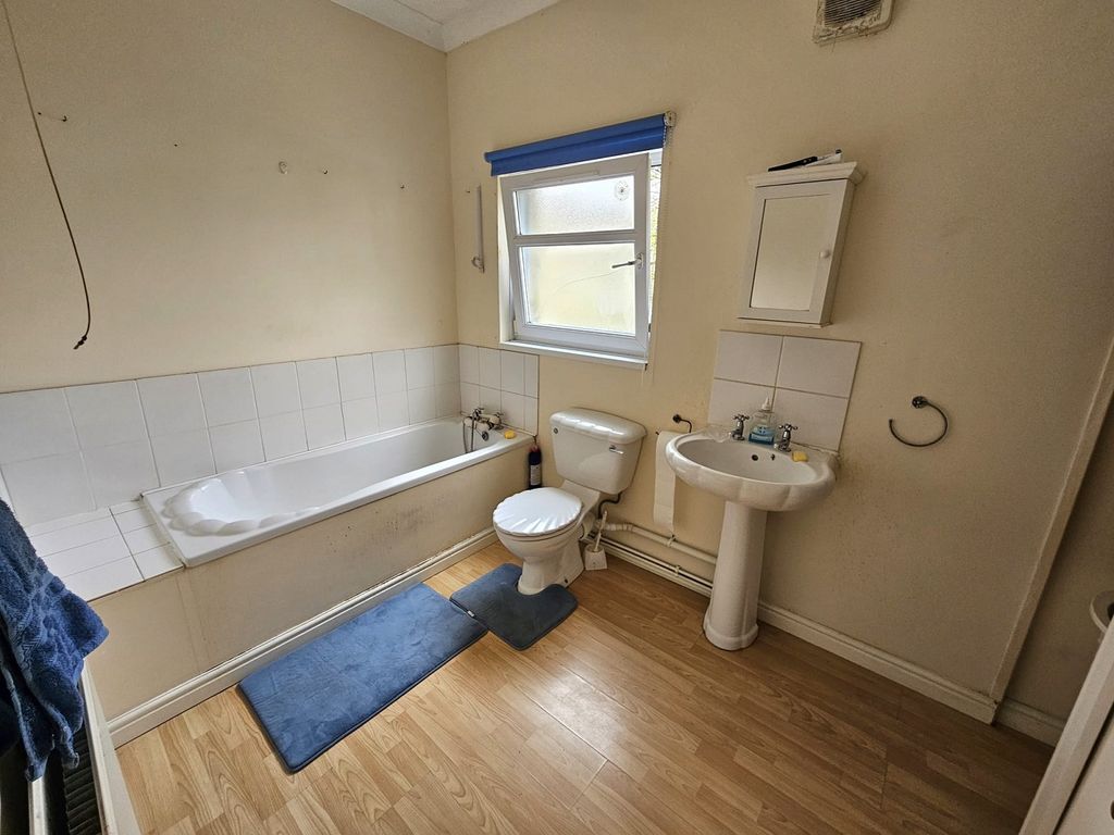 Additional image 7 of 1 bed flat for saleCommercial Road, Resolven, Neath, Neath Port Talbot. SA11