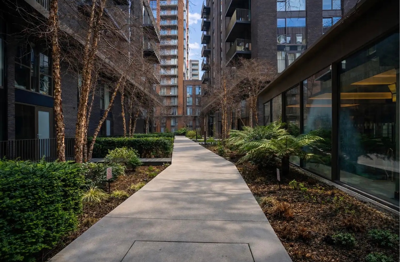 Additional image 5 of 3 Bed Flat, New Union Square, SW11, N1 7GU