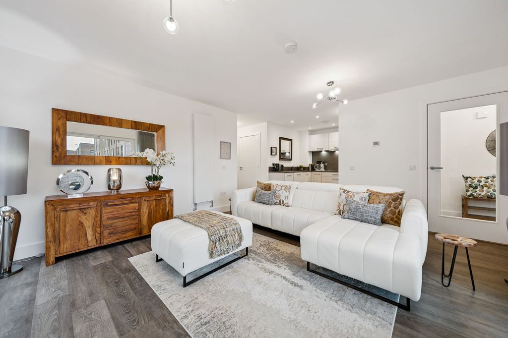 Additional image 3 of 2 bed flat for sale122 Festival Court, Prince's Quay, Glasgow G51