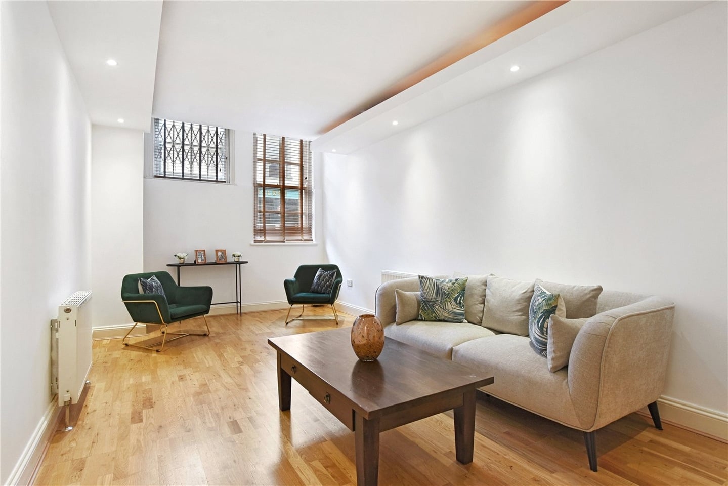 1 Bed Flat, Weymouth Mews, W1G, N1 7GU