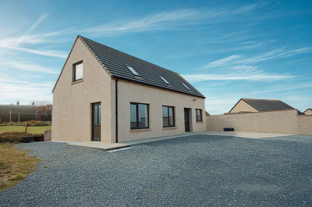 3 bed detached house for saleDeerness KW17 photo 2