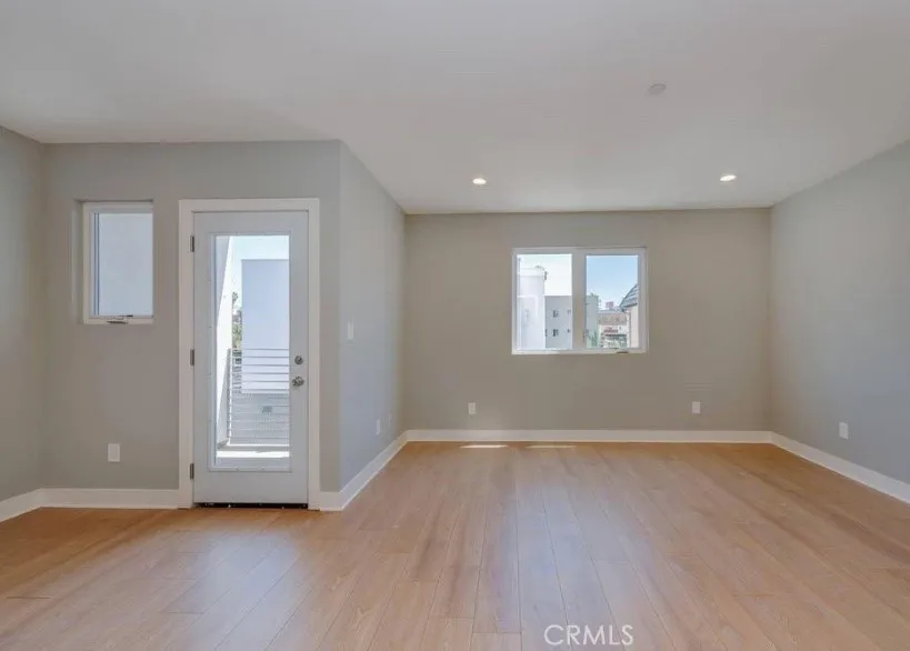 Additional image 25 of 427 N Heliotrope Dr, Los Angeles, CA 90004