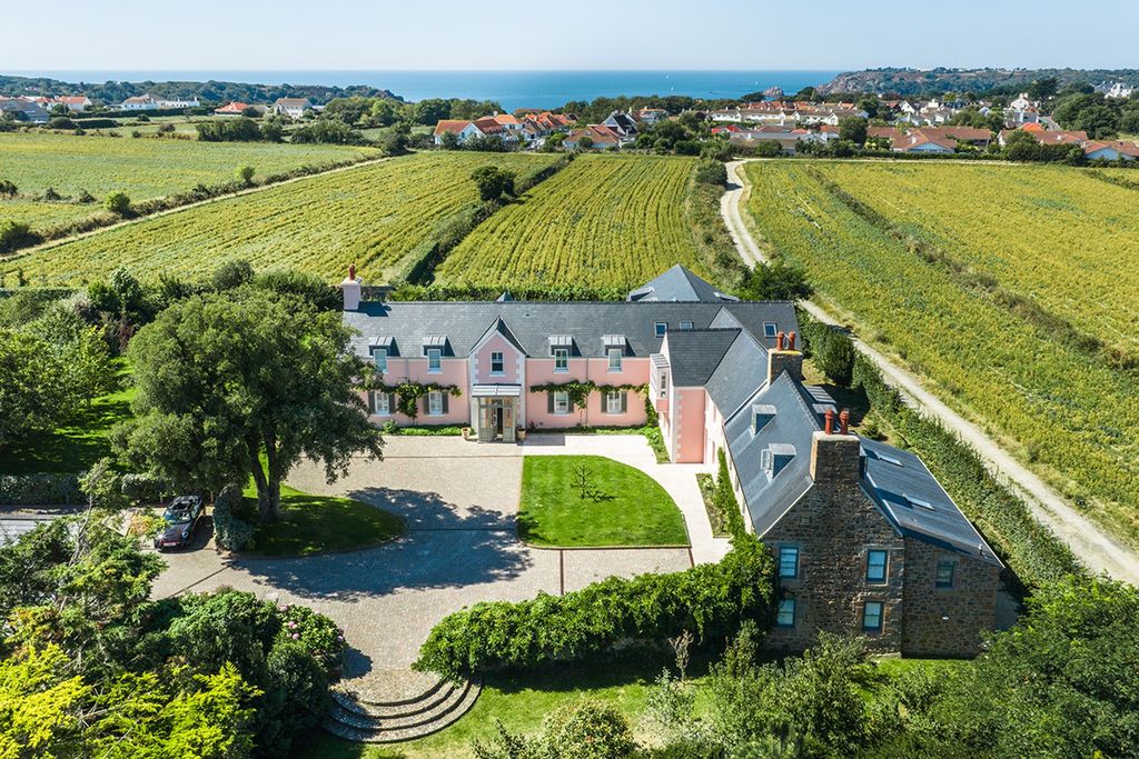 11 bed detached house for saleLa Glinette, St Brelade JE3