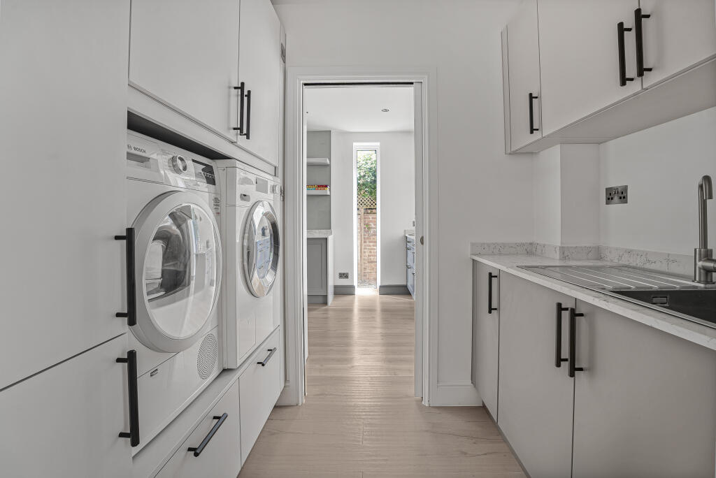 Additional image 11 of St. Bernards Road, St. Albans, Hertfordshire, AL3