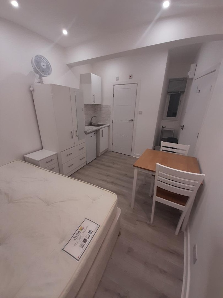 Additional image 18 of Studio Flat, London, SW1V, N1 7GU