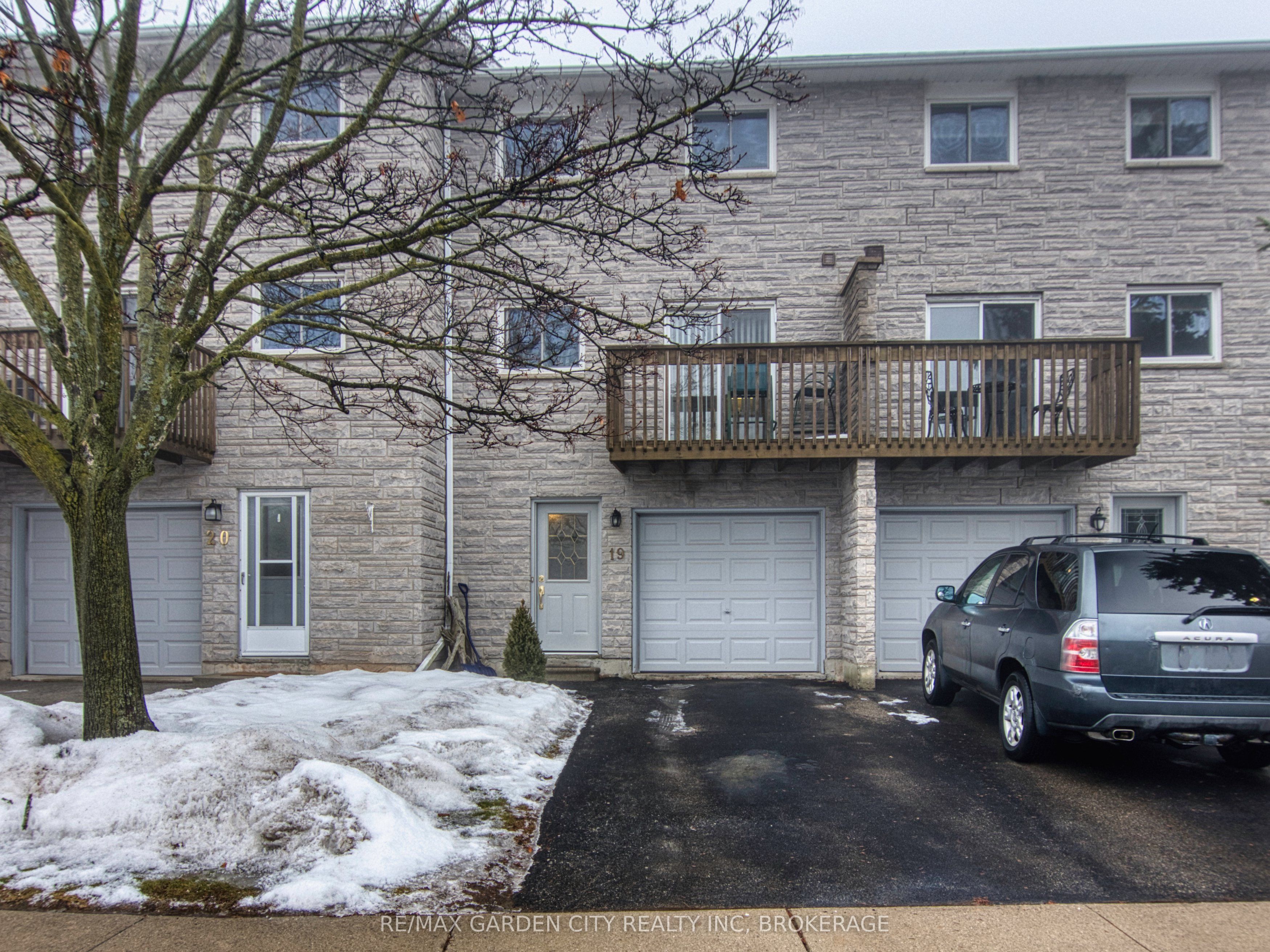 19-1155 Paramount Drive, Hamilton, ON, L8J 2N3