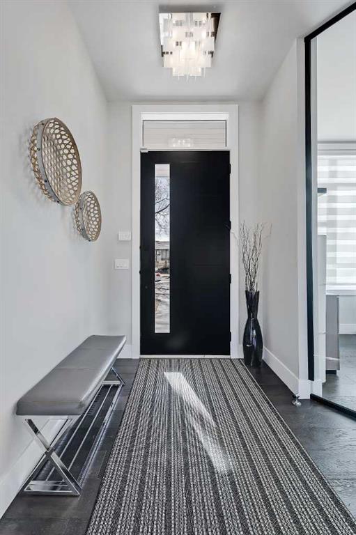 Additional image 2 of 10 Lissington Drive SW, Calgary, AB, T3E 5E1
