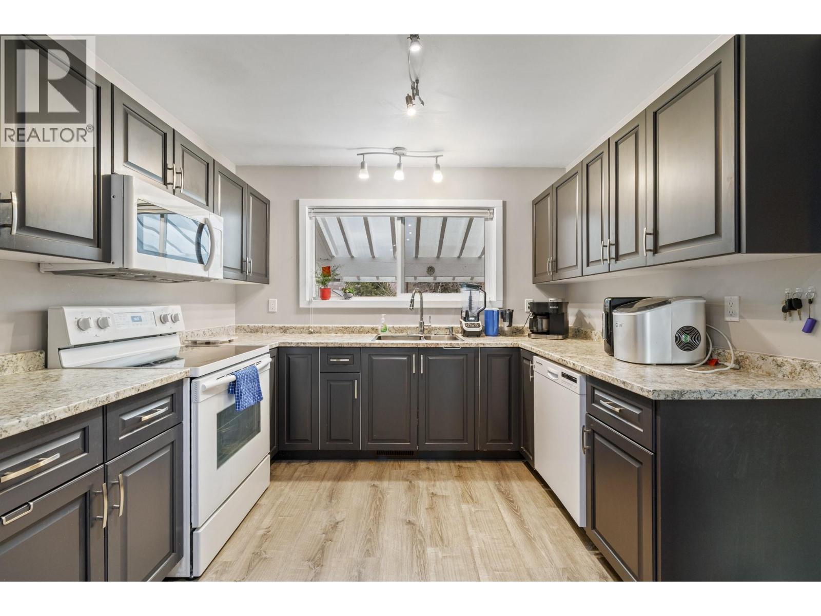 Additional image 4 of 870 Dougall Road South, Kelowna, BC, V1X3J8