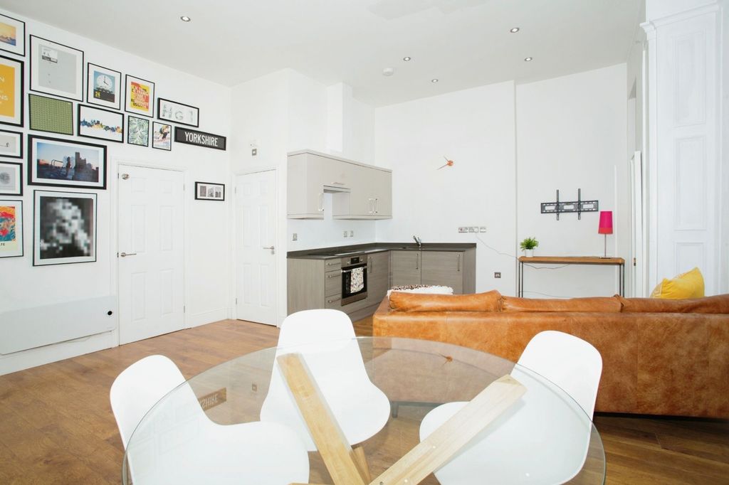 1 bed flat for saleStation Bridge, Harrogate HG1 photo 2