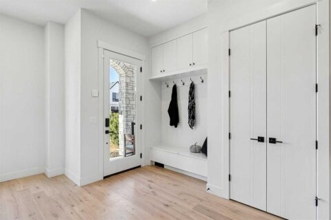 Additional image 8 of 2620 30 Street SW, Calgary, AB, T3E 2M2