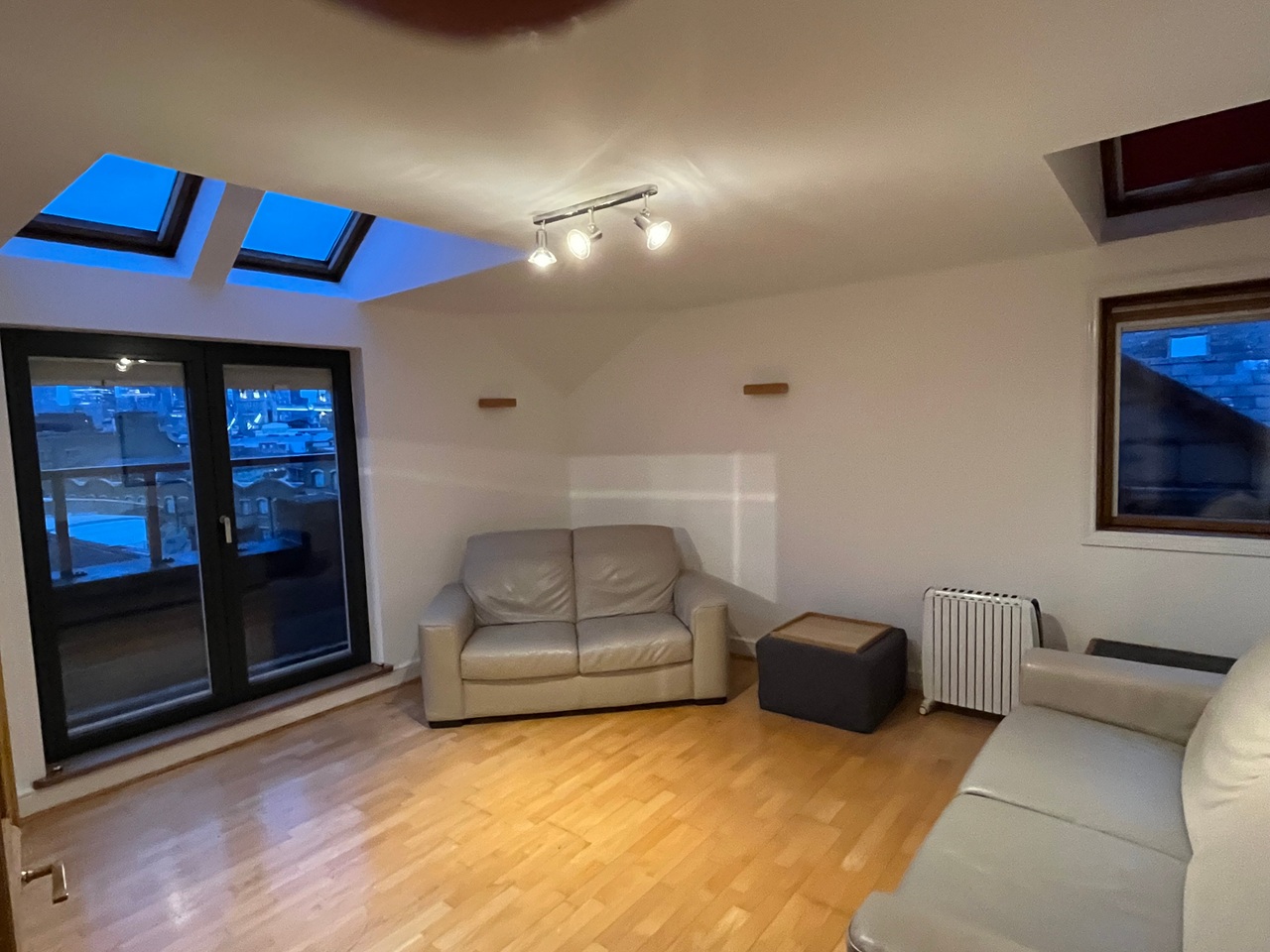 1 Bed Penthouse, Scotts Sufferance Wharf, SE1, N1 7GU