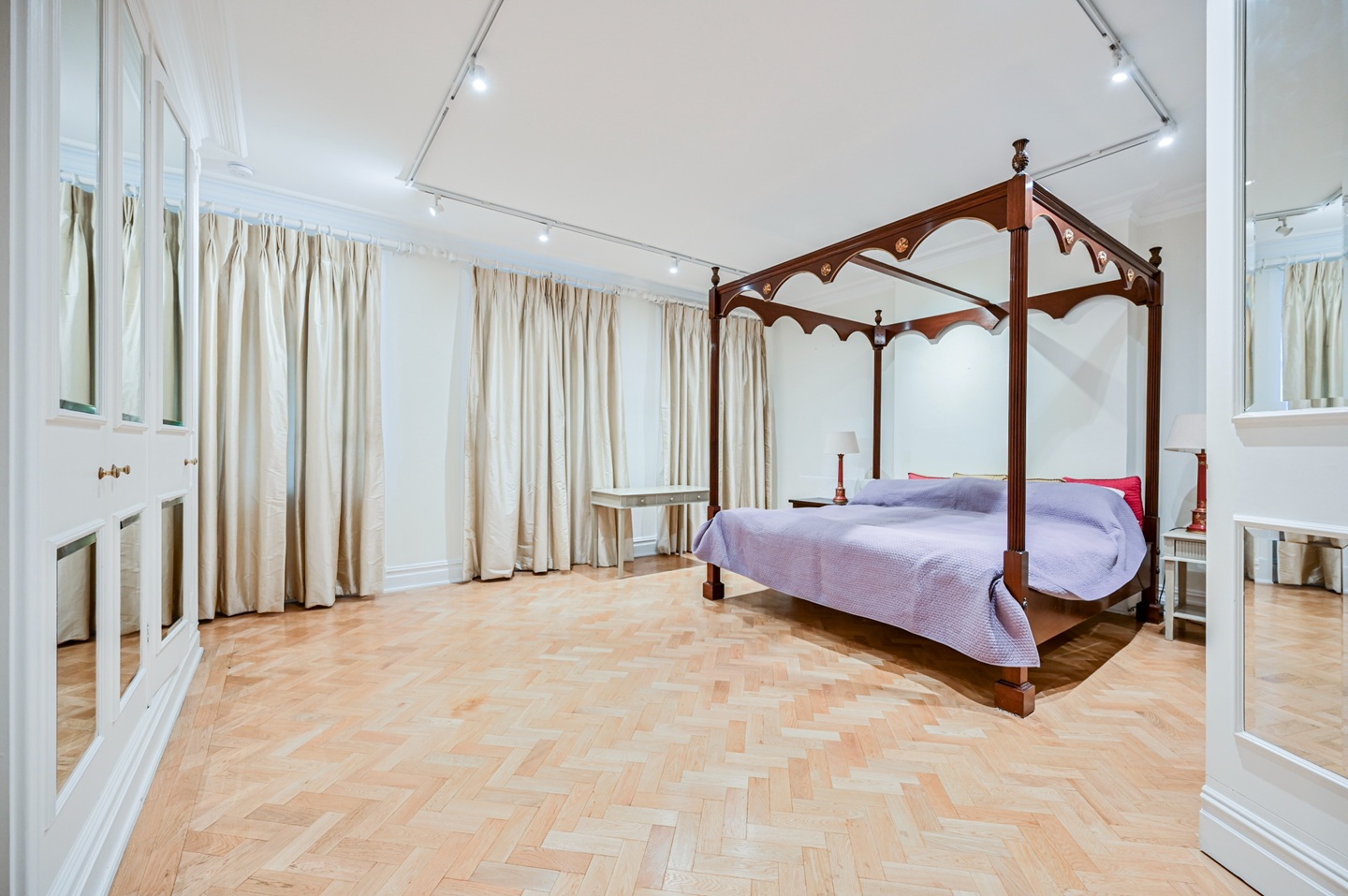 2 Bed Flat, Queens Gate, SW7, N1 7GU