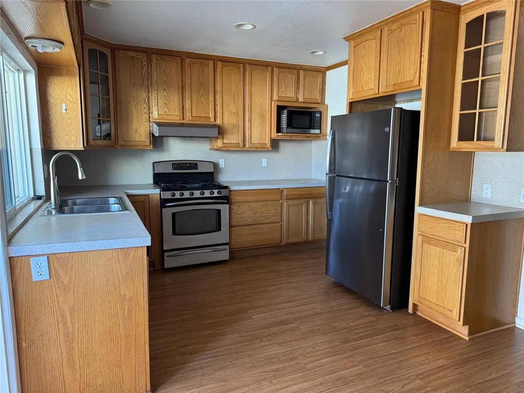 Additional image 2 of 8 Springfield, Irvine, CA 92604