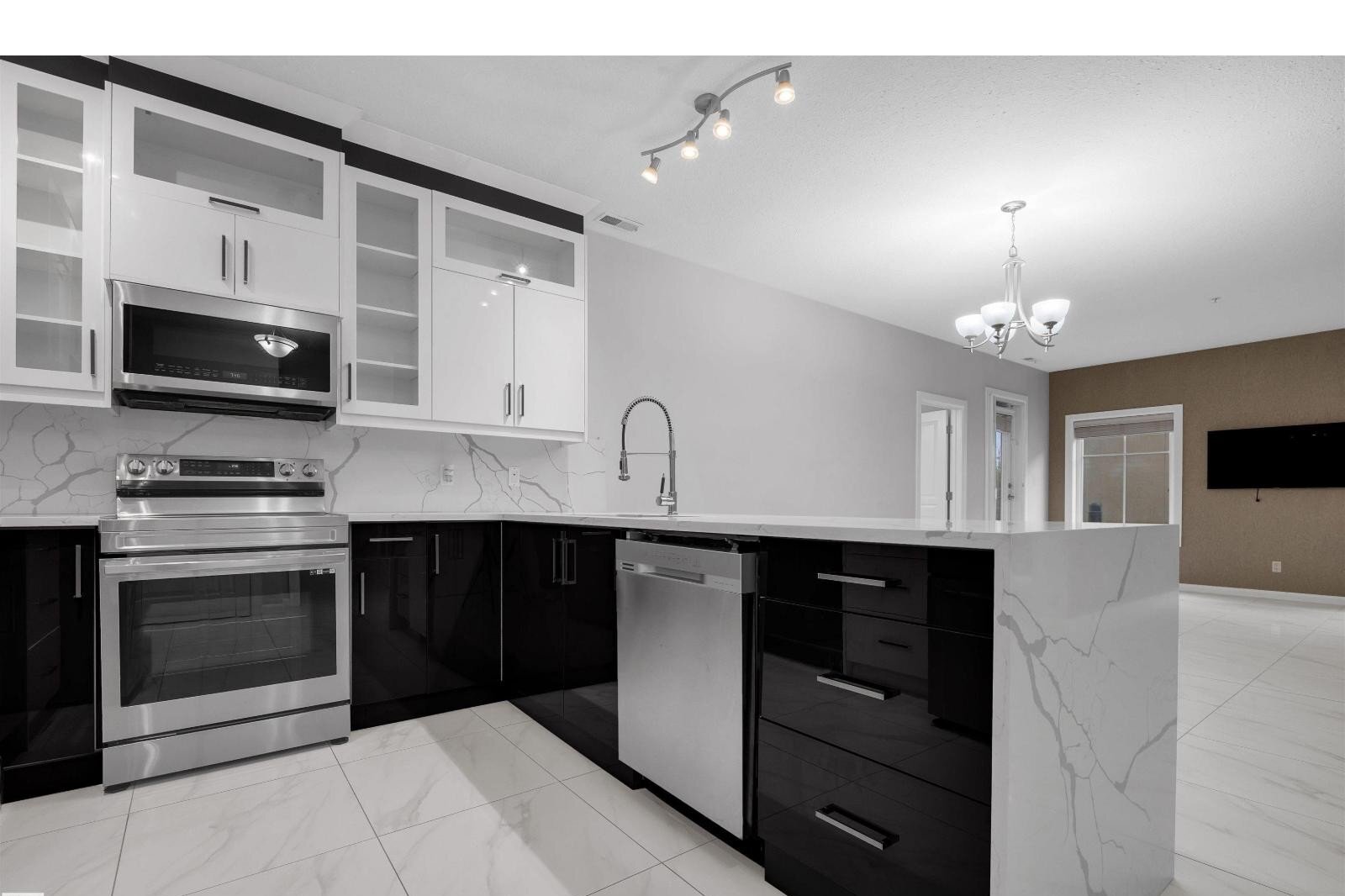 Additional image 7 of 105-160 Magrath Road NW, Edmonton, AB, T6R3T7