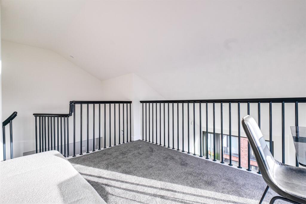 Additional image 6 of Belmont Wharf, Glasswater Locks, B4