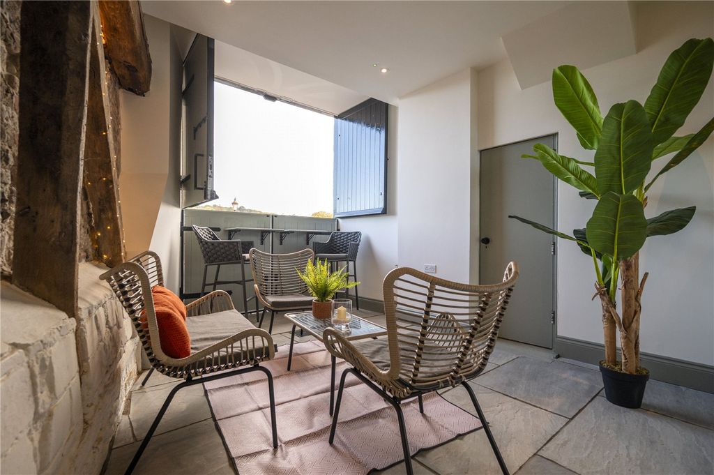 Additional image 23 of 2 bed flat for saleThameside, Henley-On-Thames, Oxfordshire RG9