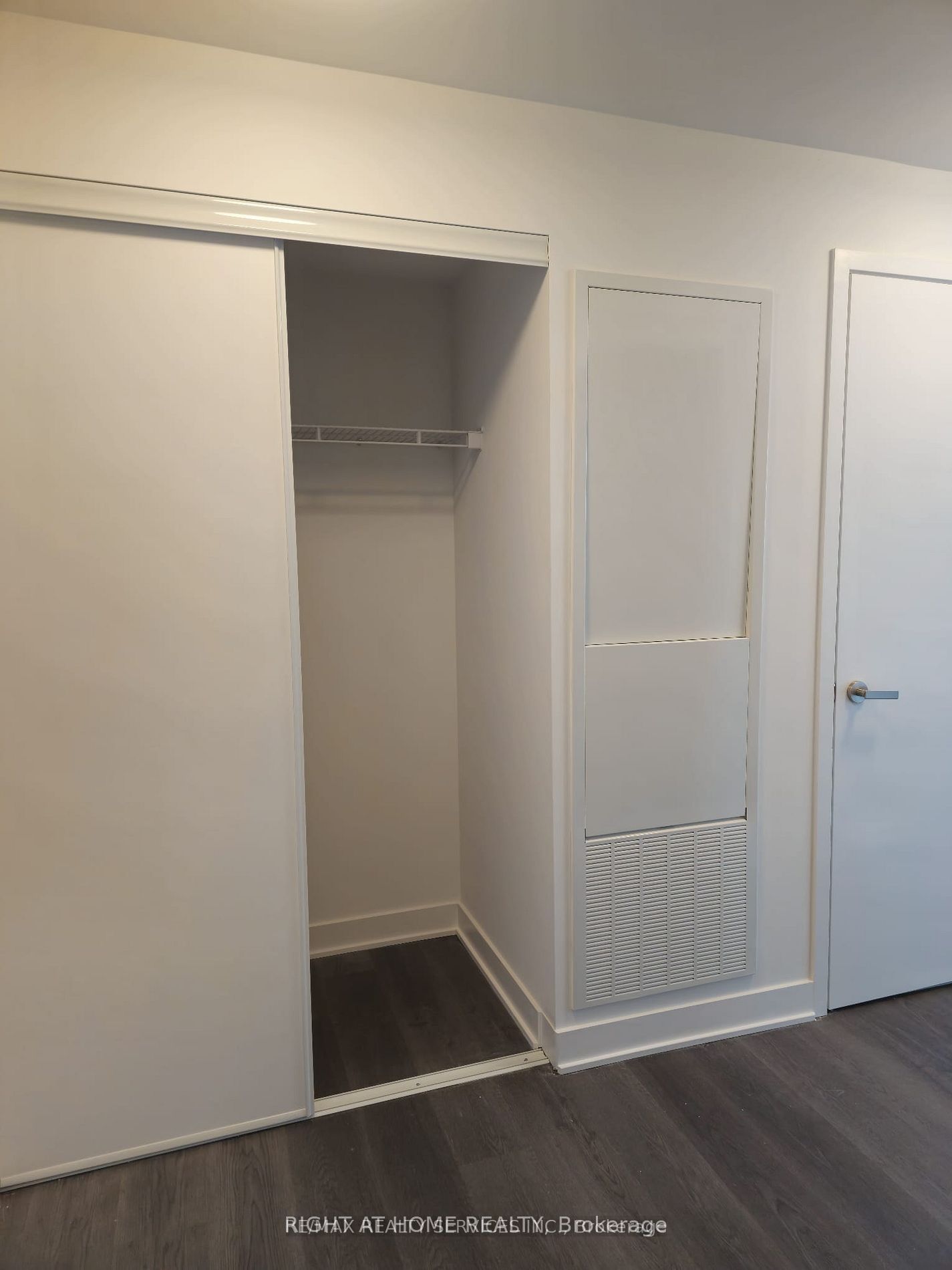 Additional image 2 of 3903-3900 Confederation Parkway, Mississauga, ON, L5B 0M3