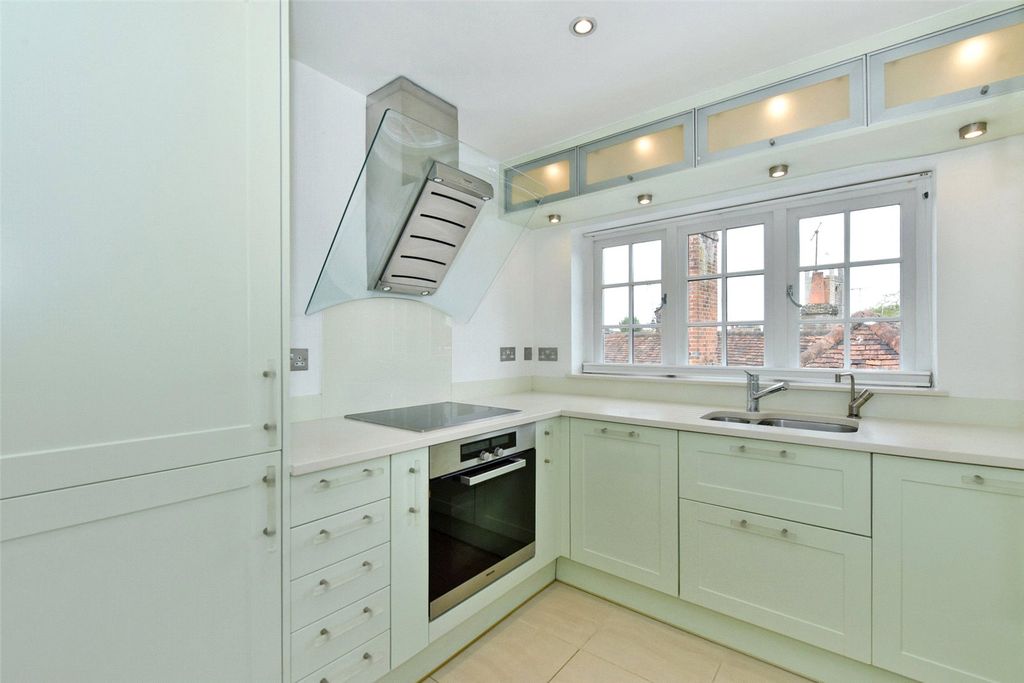 Additional image 8 of 2 bed flat for saleBaltic Court, Thameside, Henley-On-Thames, Oxfordshire RG9