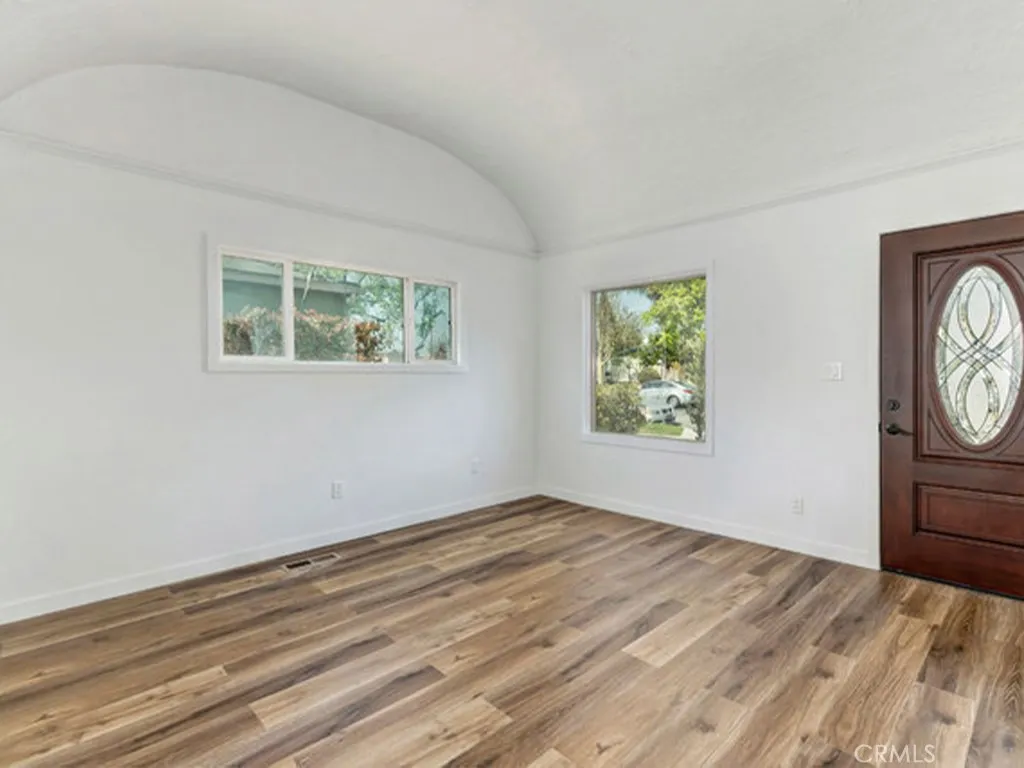 Additional image 5 of 242 W Elmwood Ave, Burbank, CA 91502