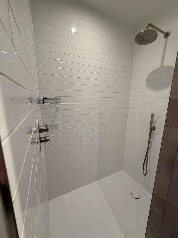 Additional image 10 of 2 Bed Flat, Viaduct Gardens, SW11, N1 7GU