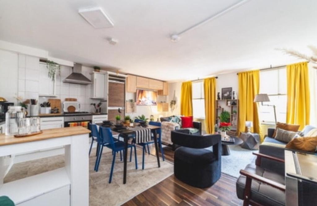 Additional image 3 of 2 Bed Flat, Brick Lane, E1, N1 7GU