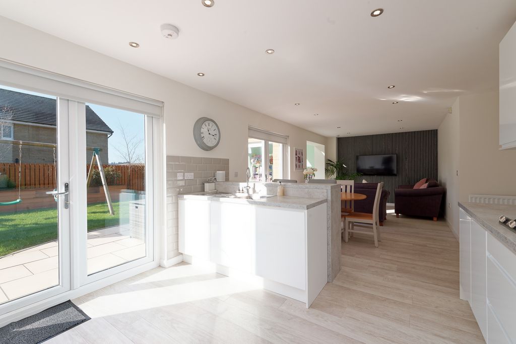 Additional image 7 of 5 bed detached house for sale33 Lochside Avenue, Bishopton PA7